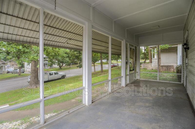 528 S Arlington Ave - Photo 2 of 10