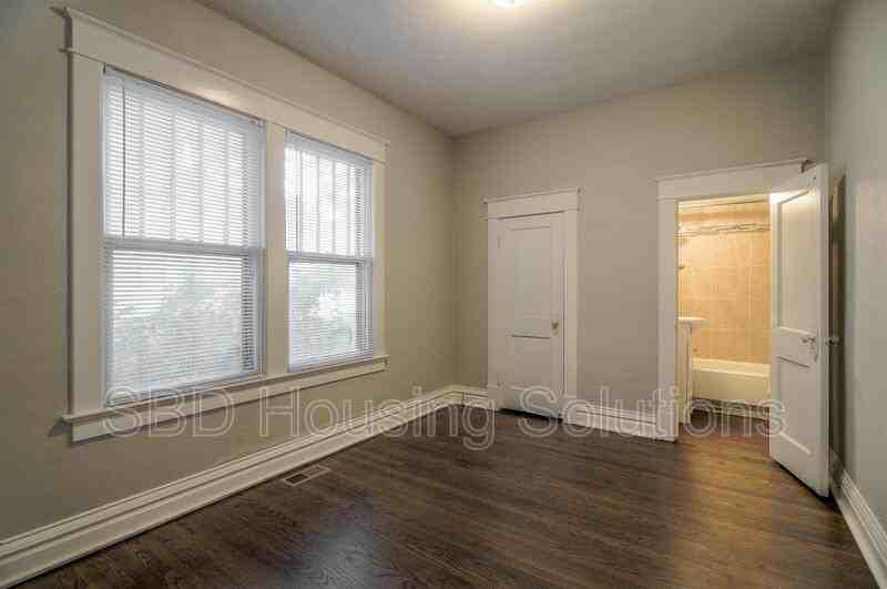 528 S Arlington Ave - Photo 3 of 10