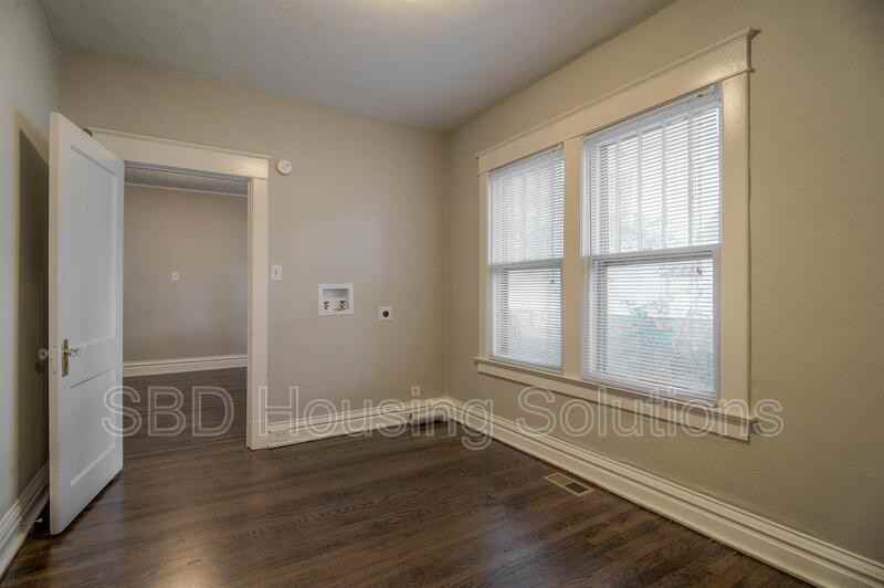 528 S Arlington Ave - Photo 4 of 10