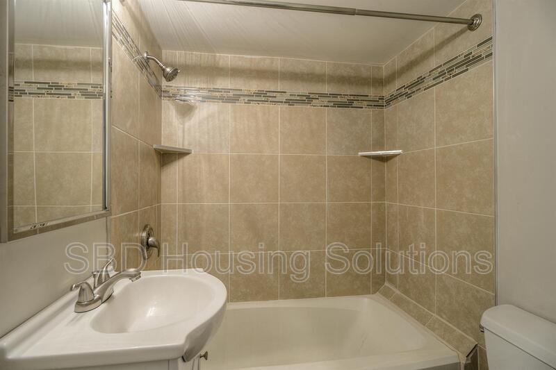 528 S Arlington Ave - Photo 5 of 10