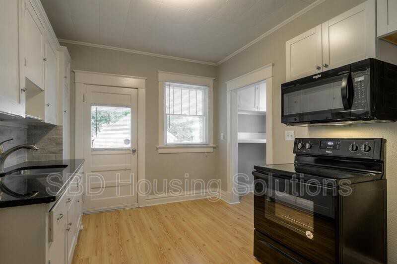 528 S Arlington Ave - Photo 6 of 10