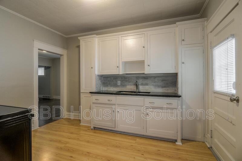 528 S Arlington Ave - Photo 7 of 10