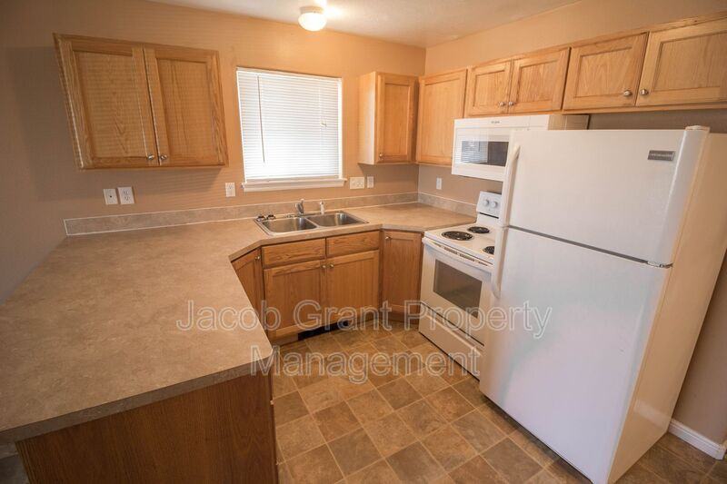 975 Eve Dr #3 - Photo 4 of 9