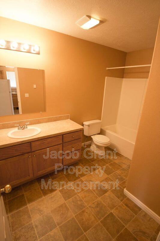 975 Eve Dr #3 - Photo 6 of 9
