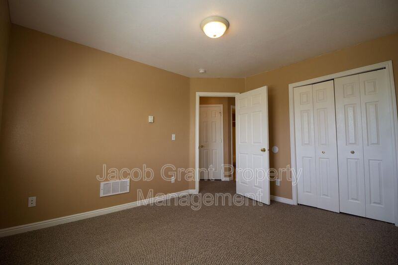 975 Eve Dr #3 - Photo 7 of 9