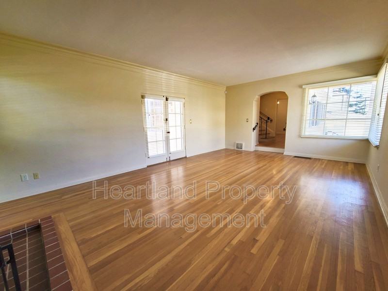 3773 Wellborn St - Photo 5 of 18