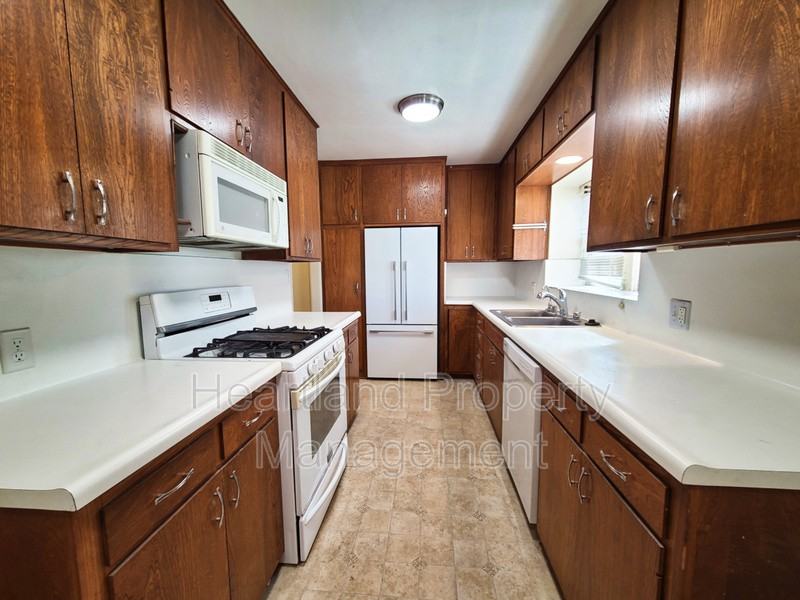 3773 Wellborn St - Photo 7 of 18