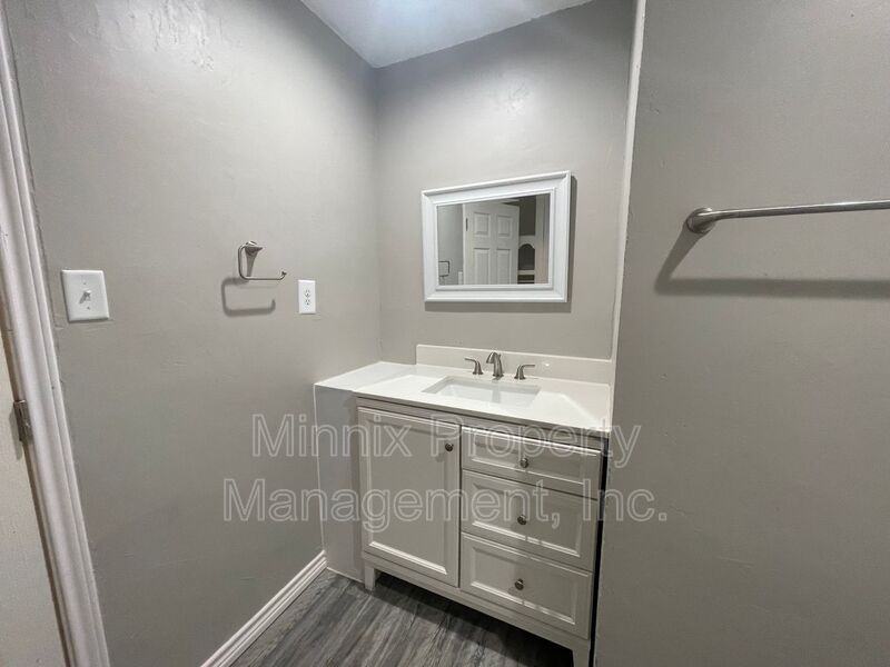 202 S Virginia St - Photo 2 of 14