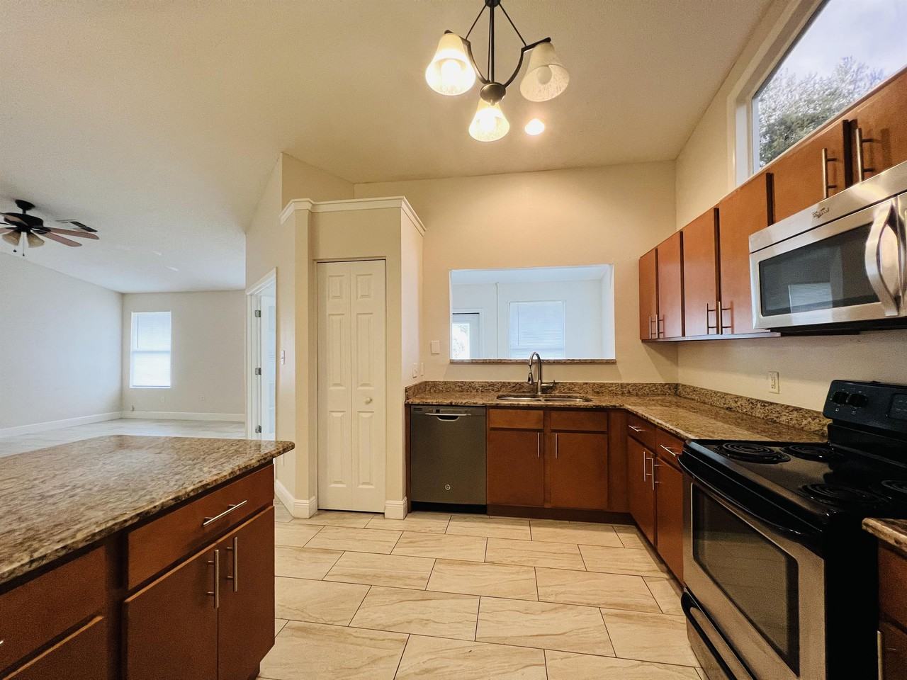 612 Sherwood Oaks Cir #1 - Photo 3 of 14