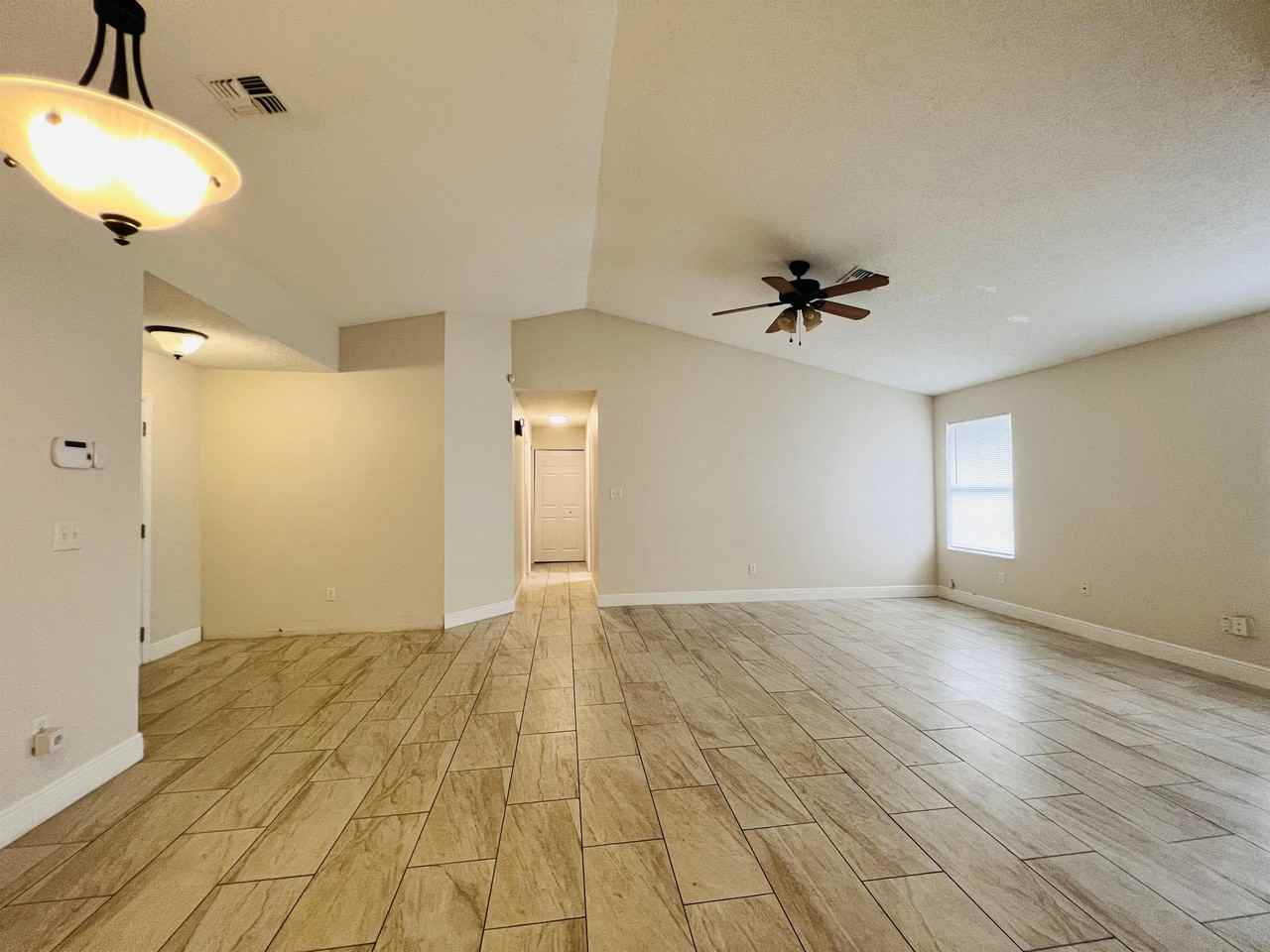 612 Sherwood Oaks Cir #1 - Photo 4 of 14