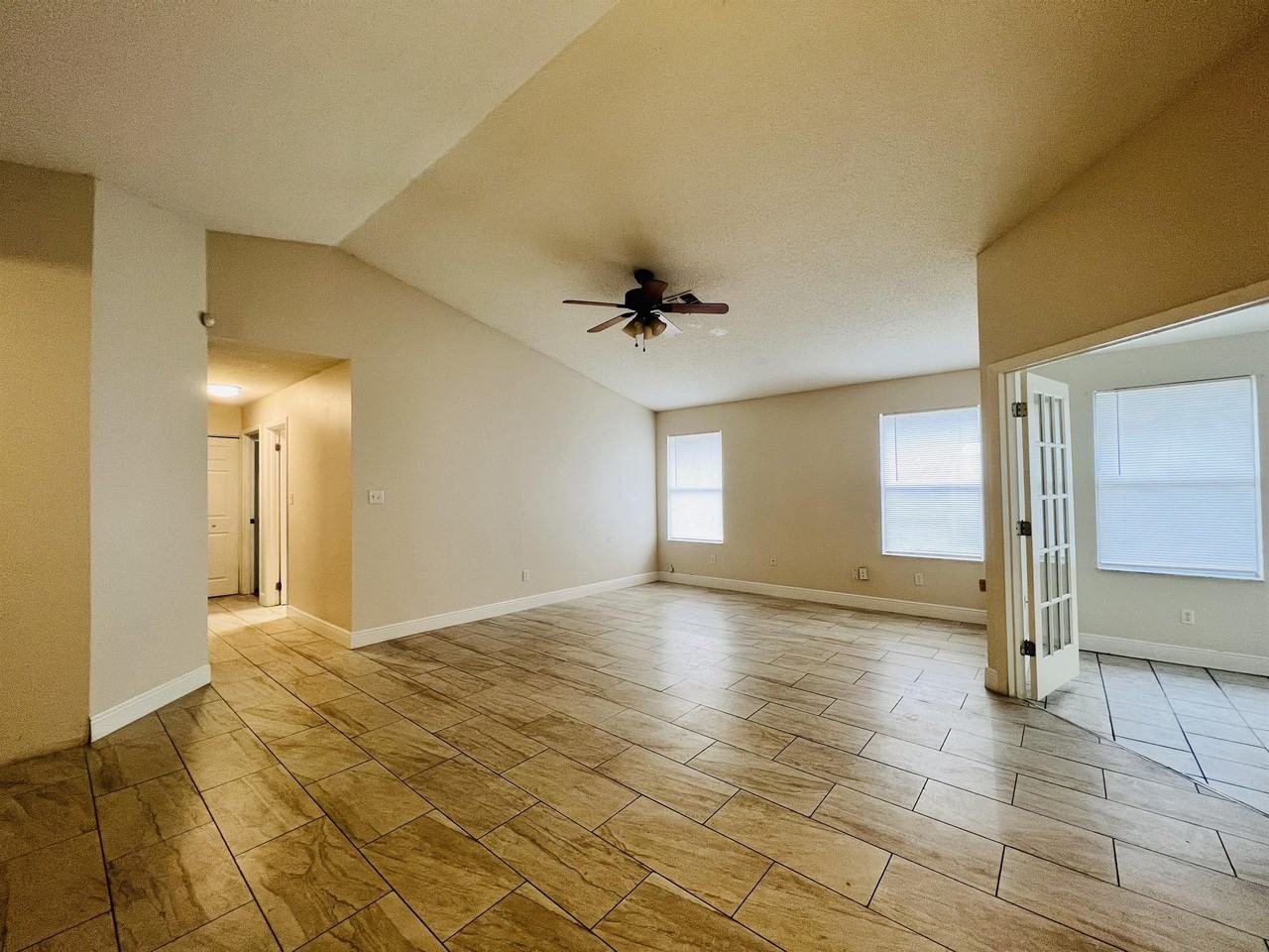 612 Sherwood Oaks Cir #1 - Photo 5 of 14