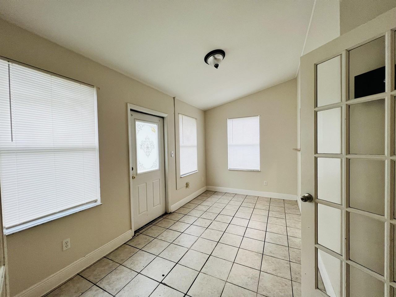 612 Sherwood Oaks Cir #1 - Photo 7 of 14
