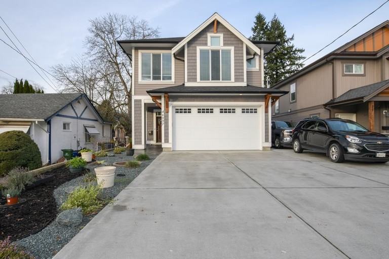 46097 Bonny Ave MAIN, Chilliwack, BC V2P 3H7 3 Bedroom Apartment for