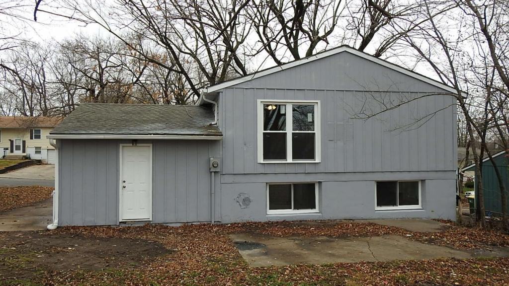 807 N Powahatan Dr - Photo 2 of 33