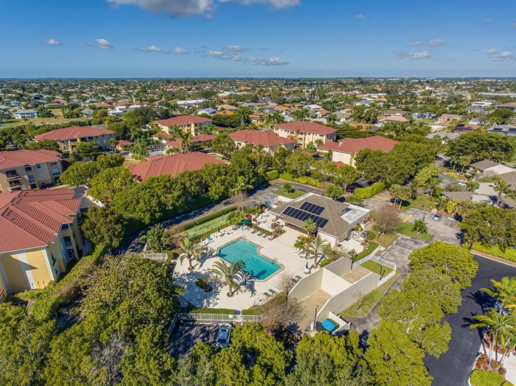 1518 Sw 50th St - Photo 3 of 24