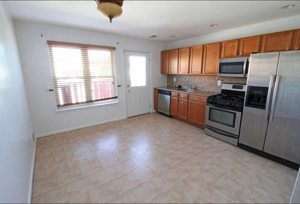 135 Dartmouth Loop 2F - Photo 2 of 8