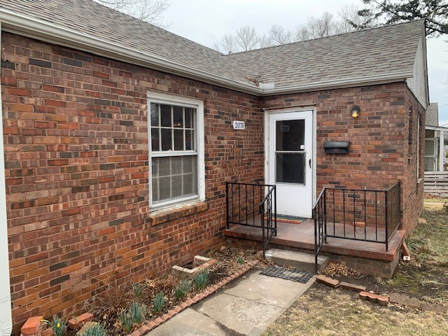 2070 S Dewey Ave - Photo 2 of 20