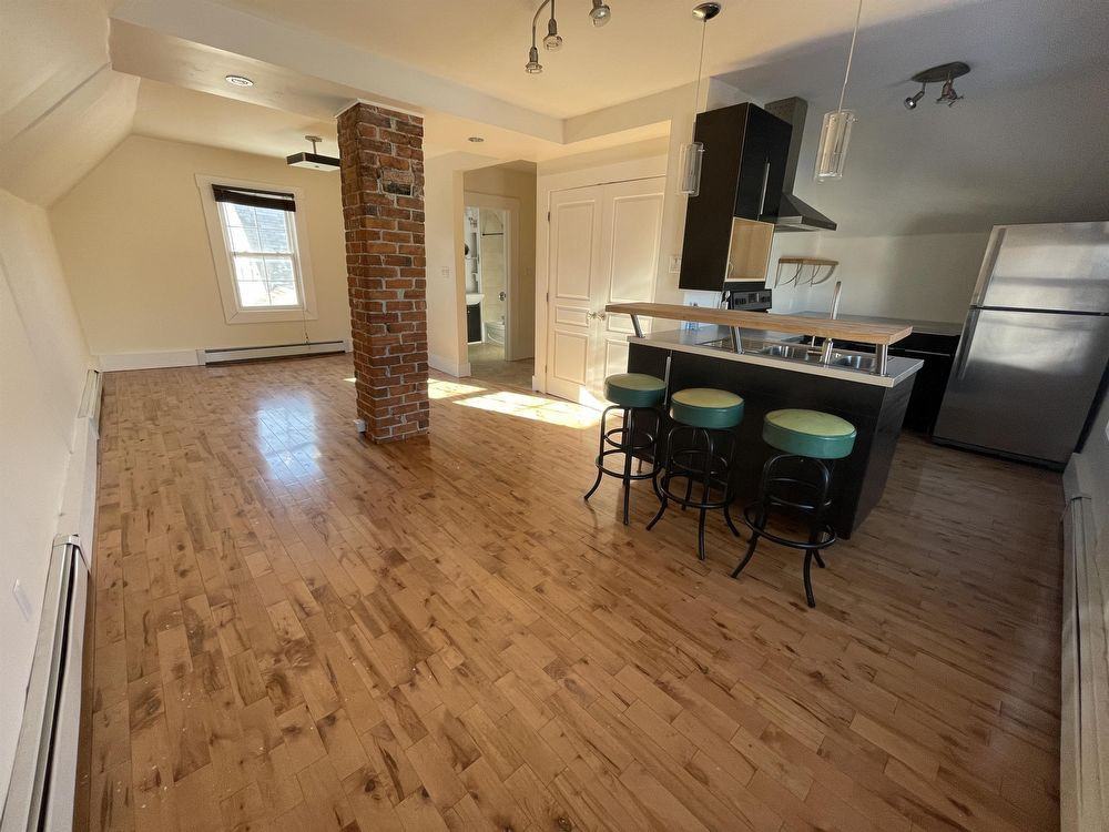 234 1/2 Robinson St - Photo 2 of 9