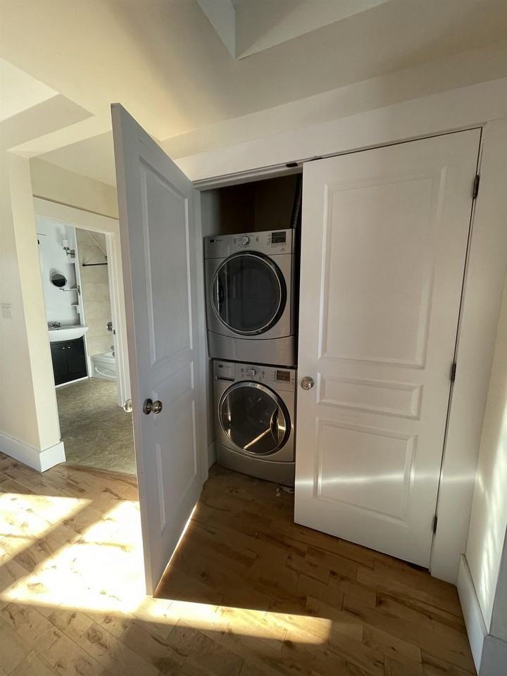 234 1/2 Robinson St - Photo 3 of 9