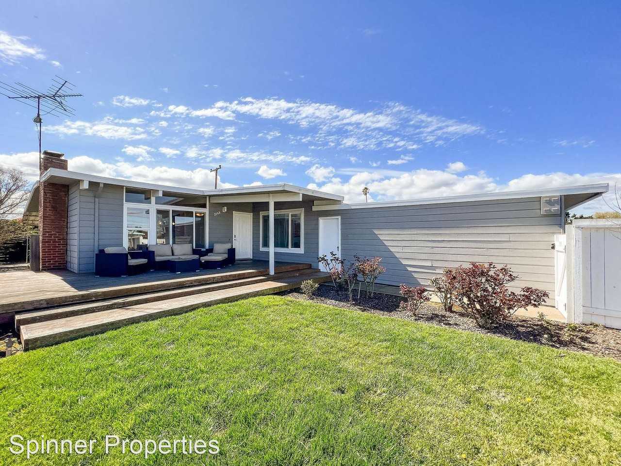 2058 Polk Ave - Photo 2 of 27