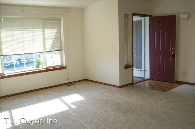 305 Waunch St - Photo 3 of 8