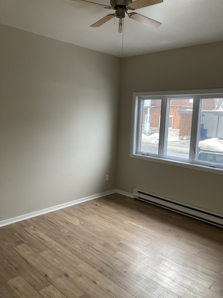 42 Rue Sauvé - Photo 3 of 9