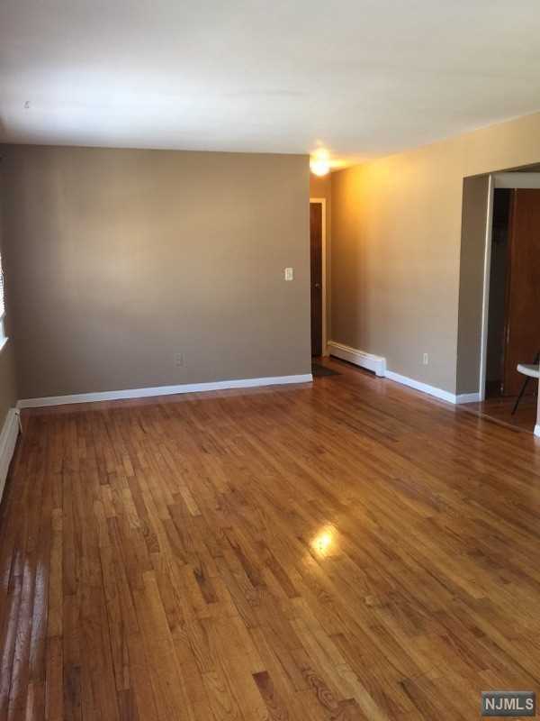 434 Linden Ave - Photo 3 of 8