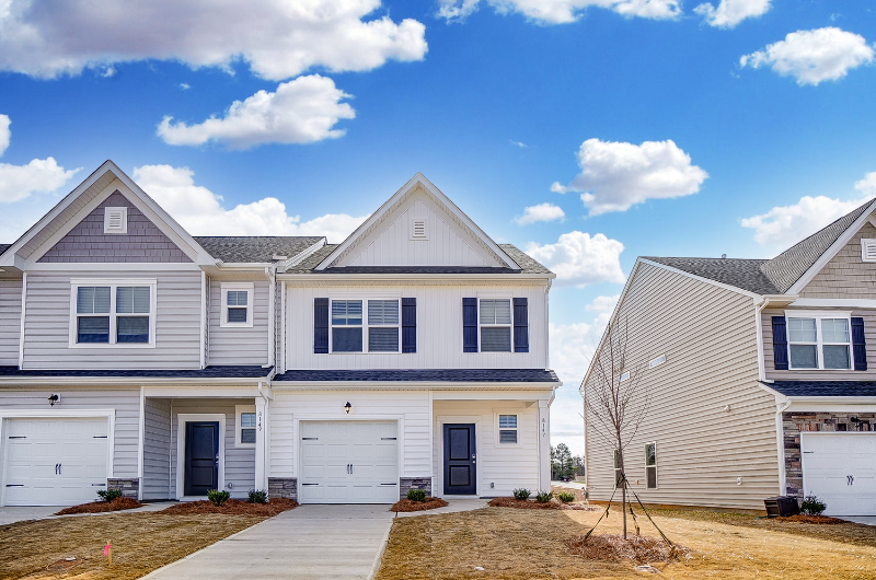 8147 Sheffield Dr - Photo 3 of 46