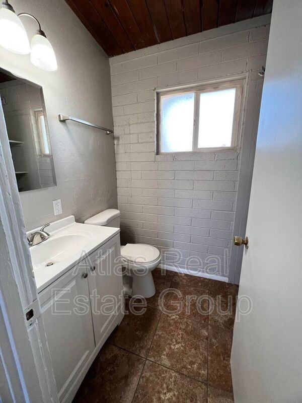 461 S Hobson - Photo 2 of 12