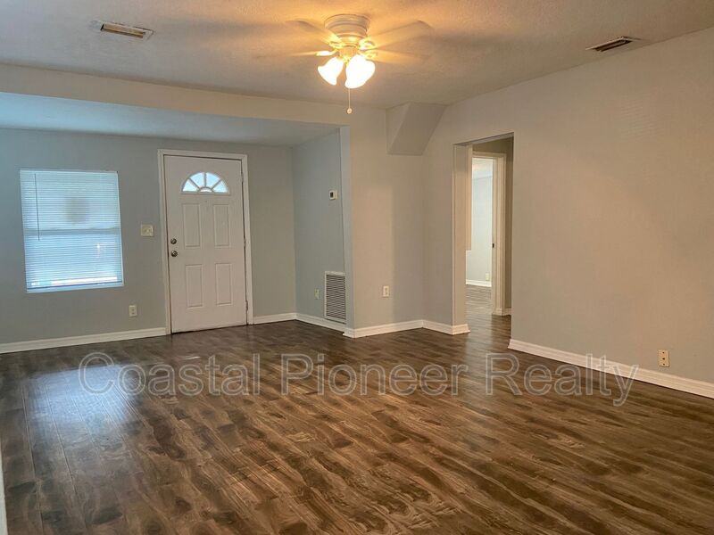 8105 N 12th St - Photo 3 of 13