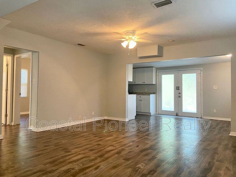 8105 N 12th St - Photo 5 of 13