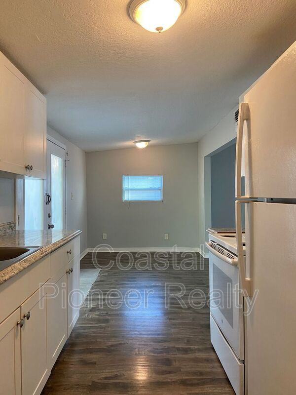 8105 N 12th St - Photo 6 of 13