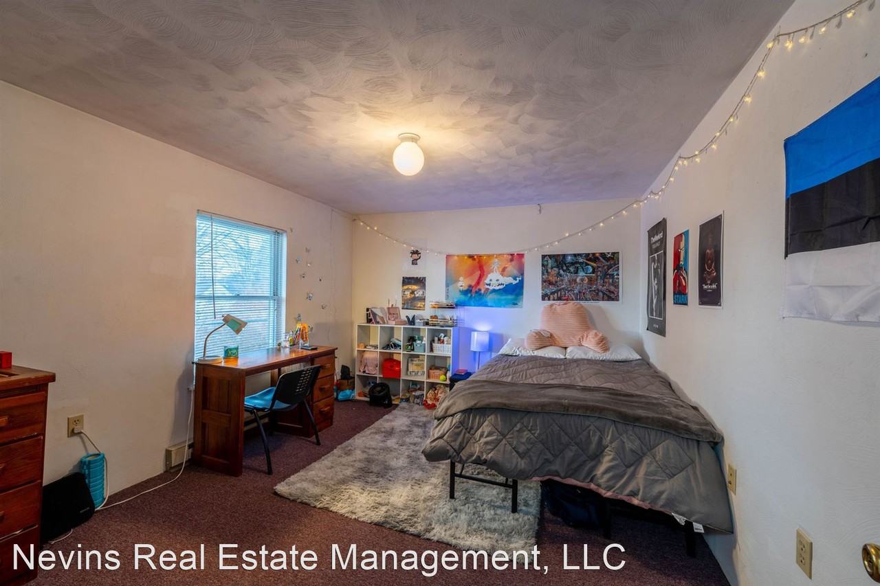 Waupelani Lofts Apartments - Photo 3 of 49