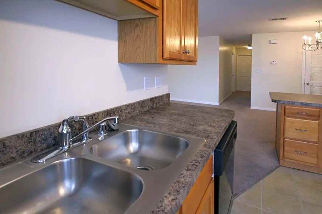 Falcon Crest Apartments - Photo 6 of 35