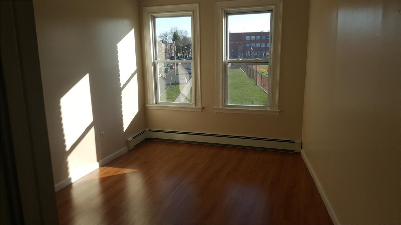 254 Albany Ave - Photo 4 of 19