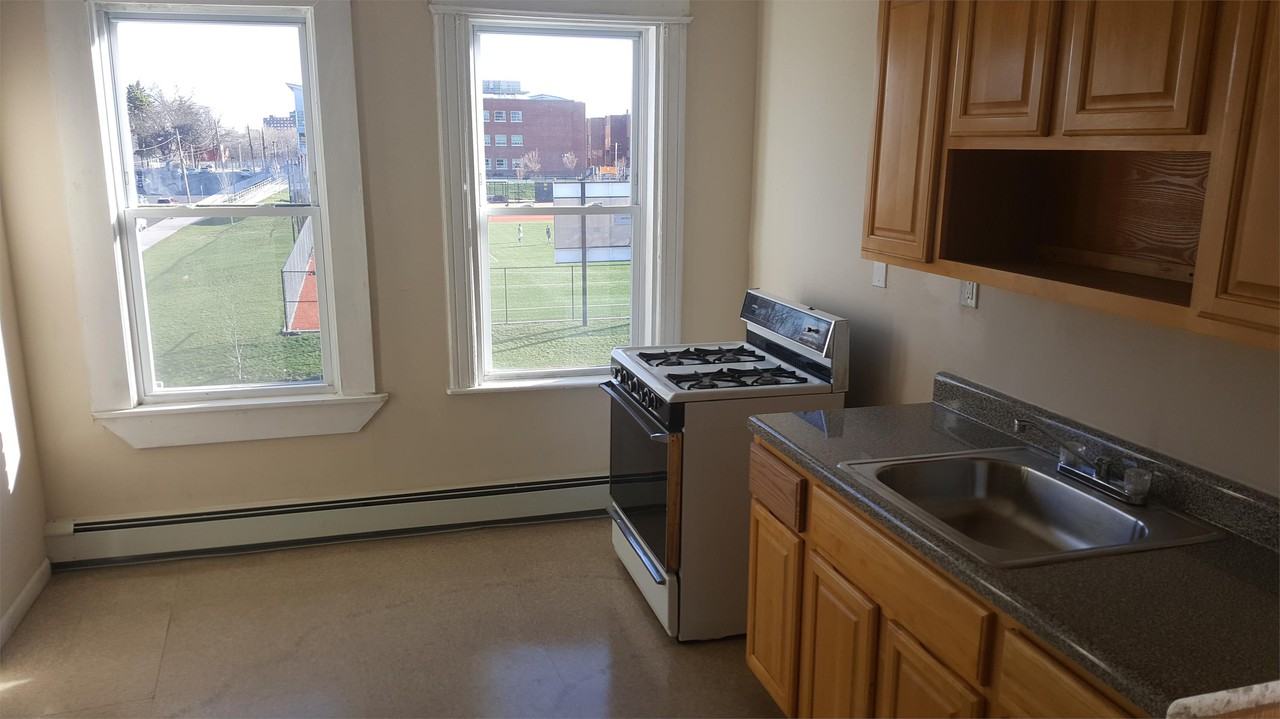 254 Albany Ave - Photo 7 of 19