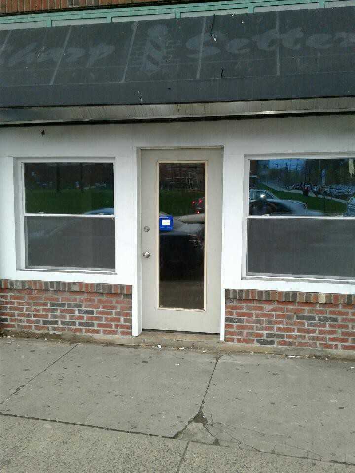 250 Albany Ave - Photo 4 of 11