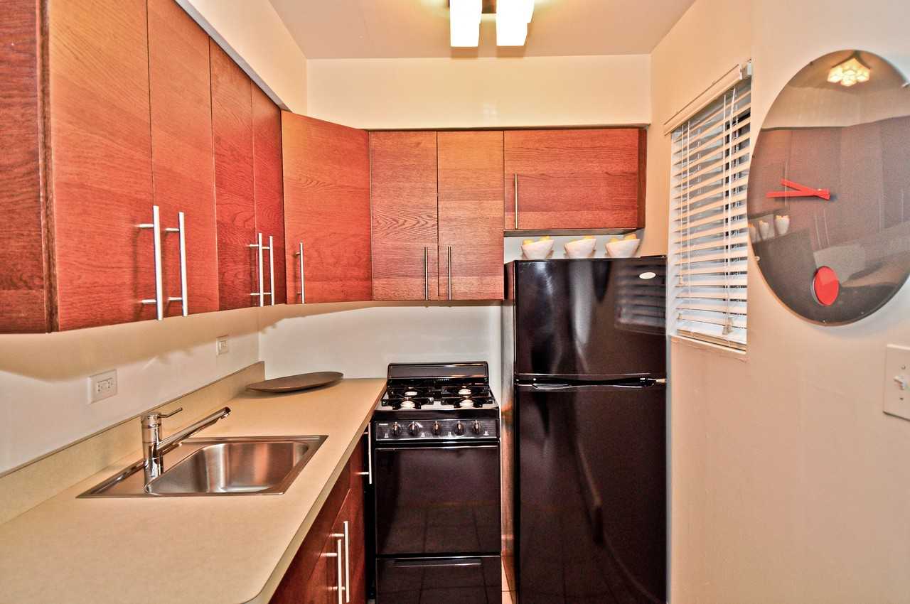 450 W Melrose St - Photo 3 of 6