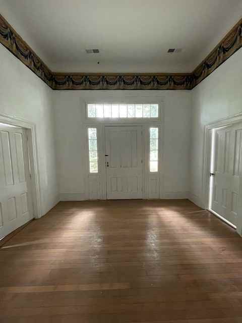 108 W 17th St #1 - Photo 3 of 10