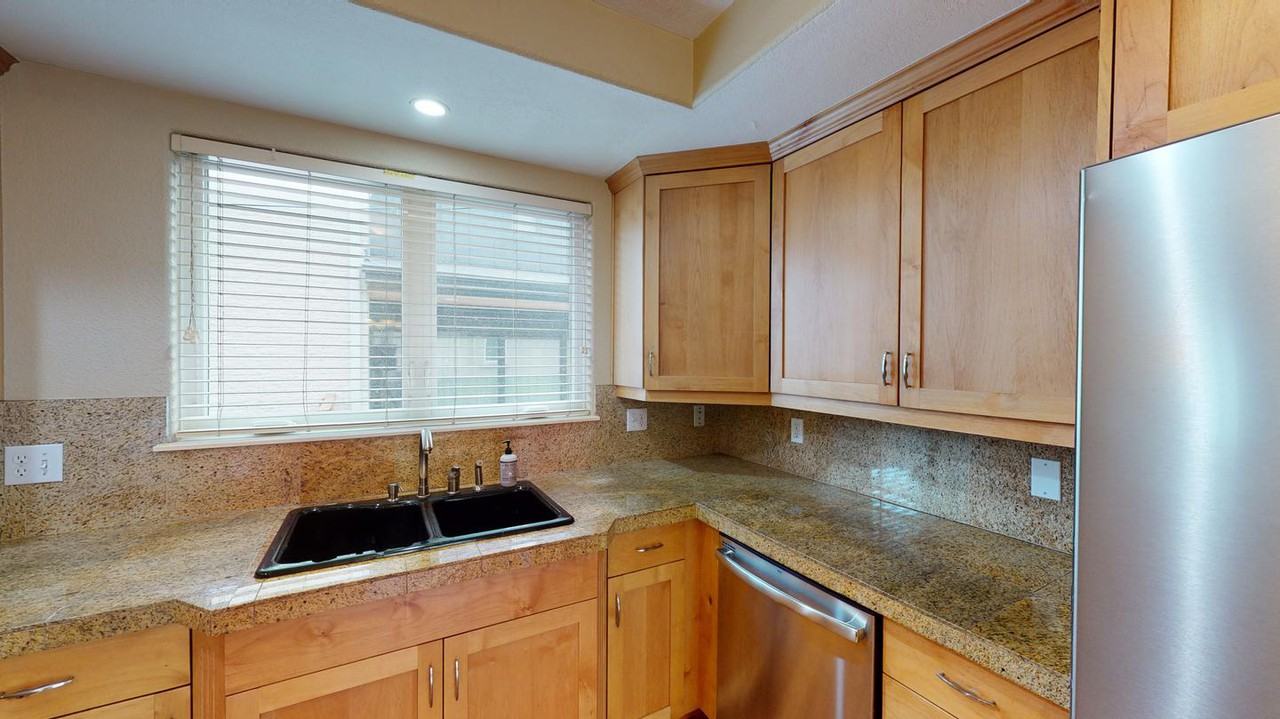 Modern & spacious Platt Park home near Pearl St - Photo 6 of 25