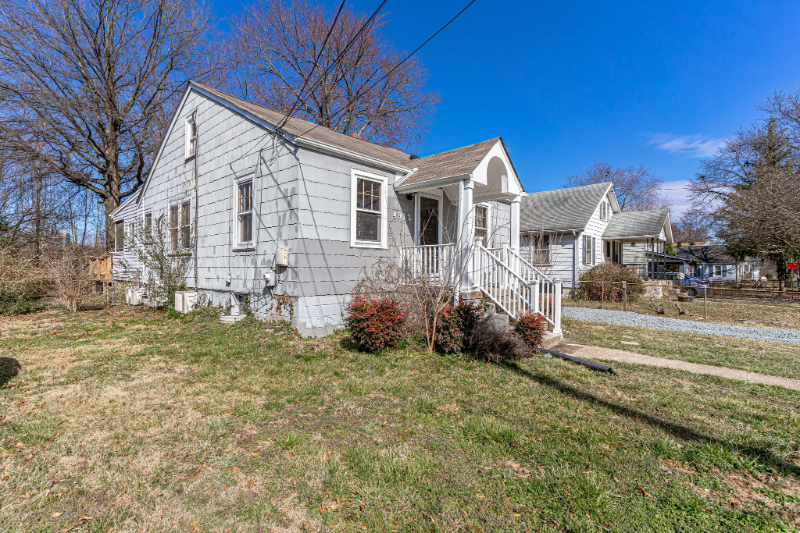 4912 Tuckerman St - Photo 3 of 50