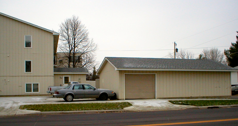 141 Birch St N - Photo 7 of 9