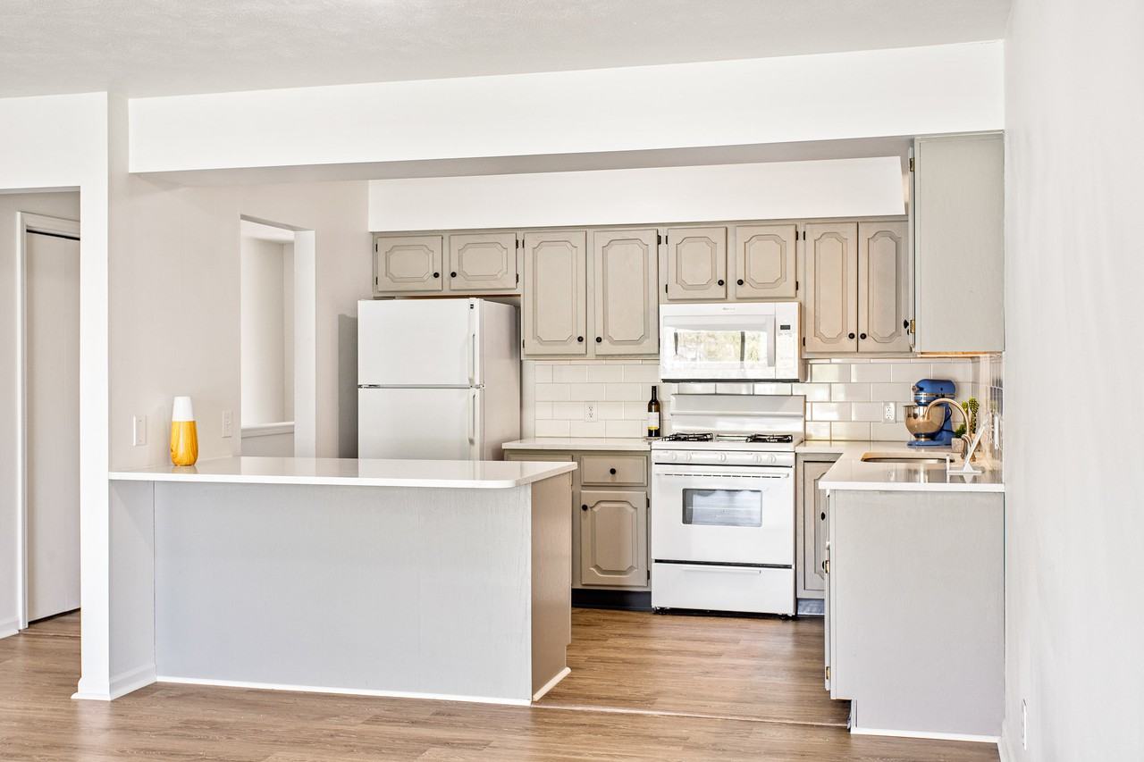 2215 Leonard St Ne #2215 - Photo 4 of 28