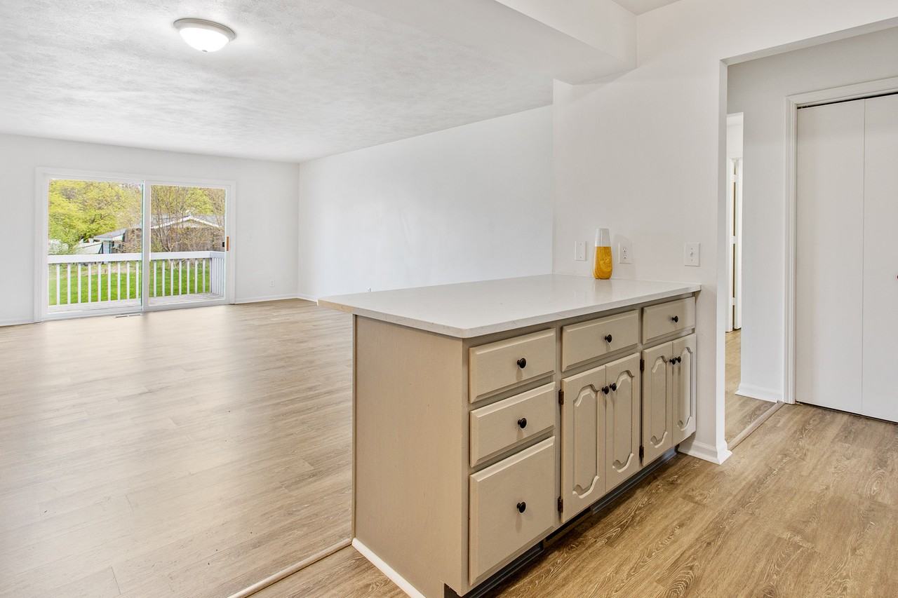 2215 Leonard St Ne #2215 - Photo 5 of 28