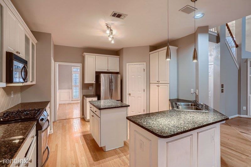 835 Heathland Ct - Photo 2 of 18