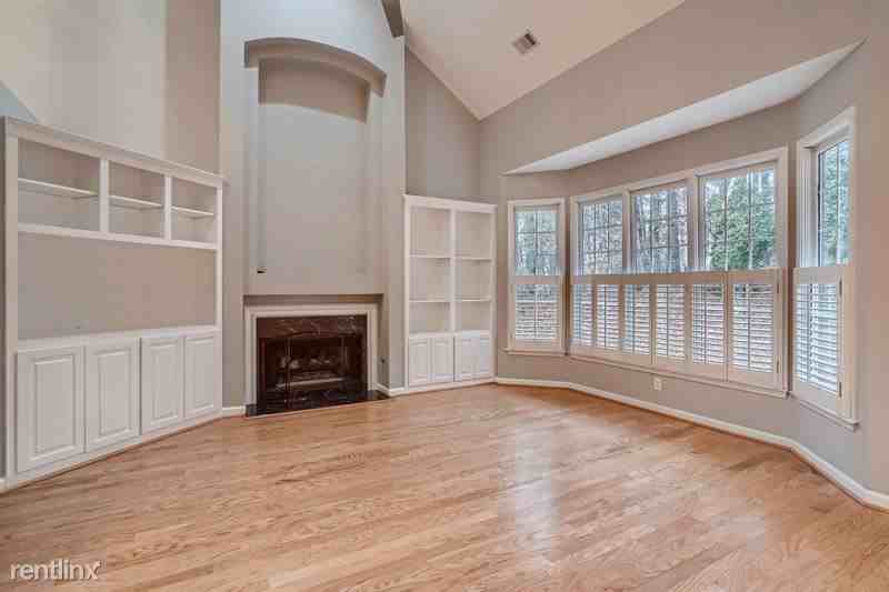 835 Heathland Ct - Photo 3 of 18