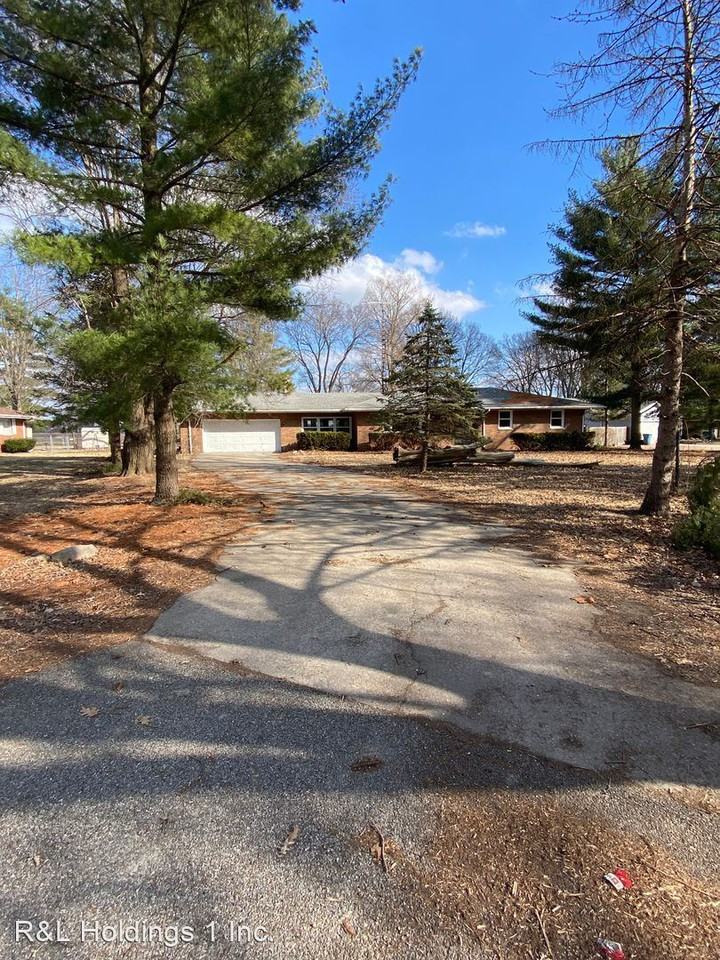 4 Lansing Dr - Photo 2 of 50