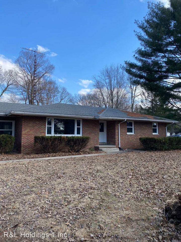 4 Lansing Dr - Photo 3 of 50