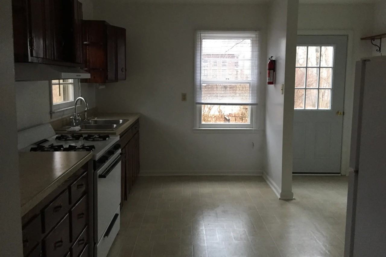 310 Artist Dr - Photo 3 of 16