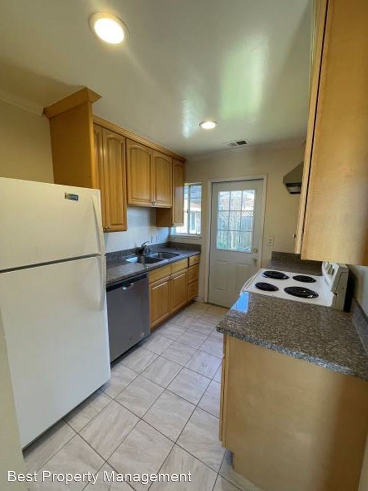 43252 Lindenwood St - Photo 2 of 8